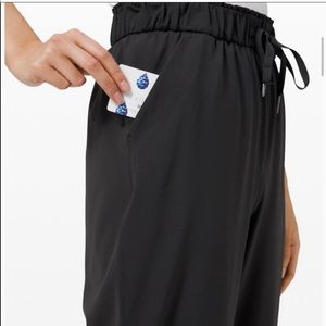 NWOT Lululemon 7/8 On The Fly Pant